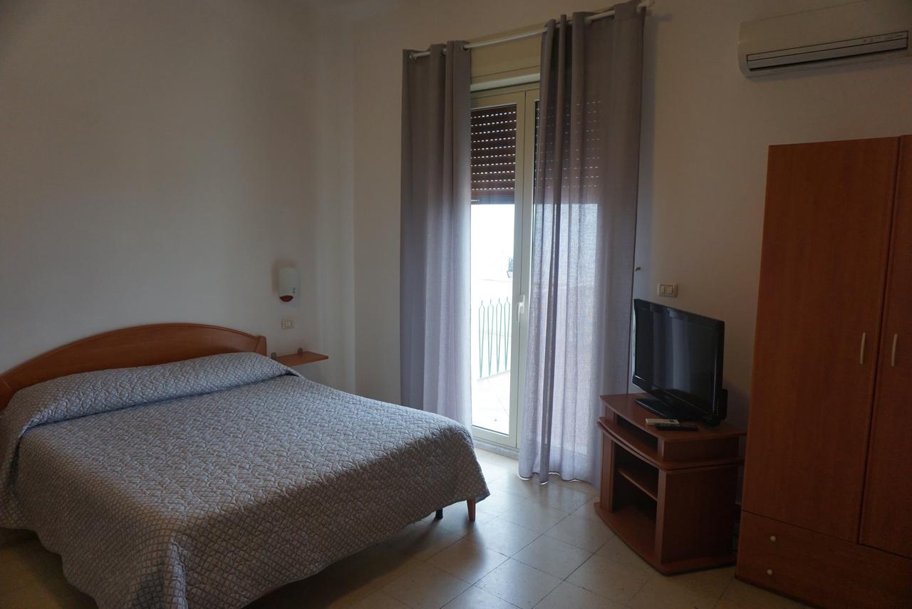 Hotel Villa Souvenir Форца-д'Агро Экстерьер фото