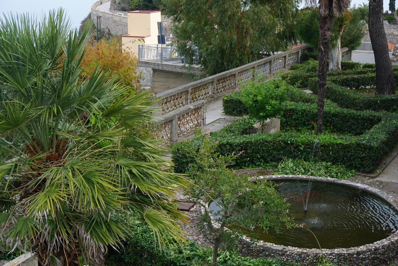 Hotel Villa Souvenir Форца-д'Агро Экстерьер фото