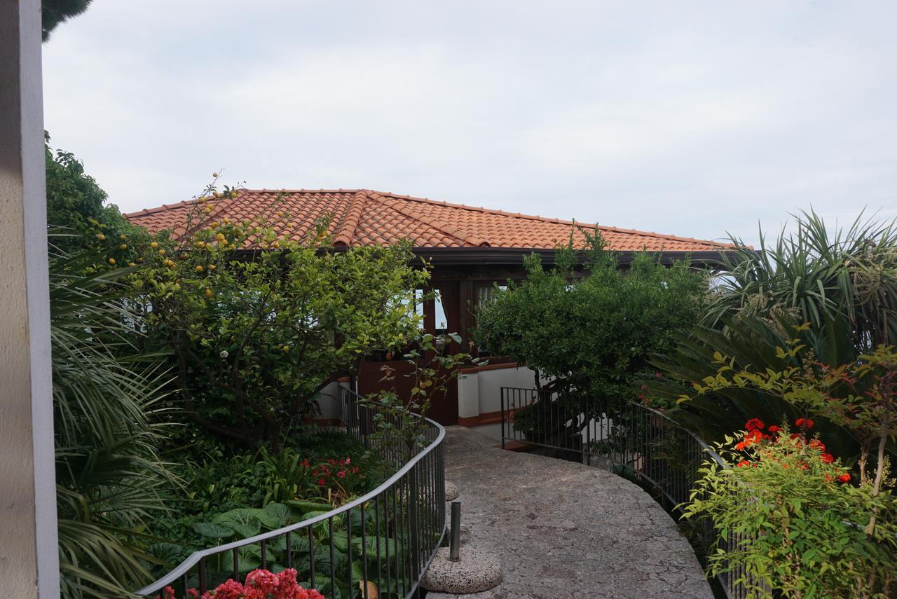 Hotel Villa Souvenir Форца-д'Агро Экстерьер фото
