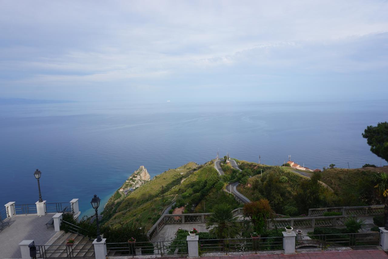 Hotel Villa Souvenir Форца-д'Агро Экстерьер фото